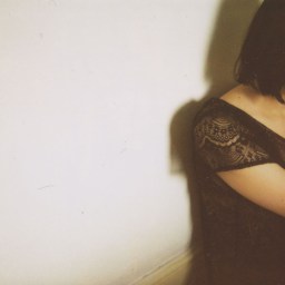 Der dreibeinige Hund.